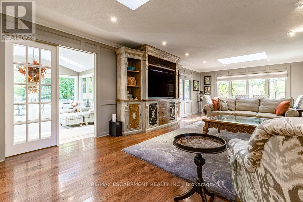 225 Shoreacres Road, Burlington, Ontario  L7L 2H3 - Photo 11 - W12443456