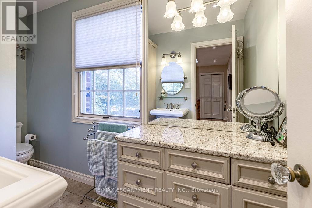 225 Shoreacres Road, Burlington, Ontario  L7L 2H3 - Photo 29 - W12443456