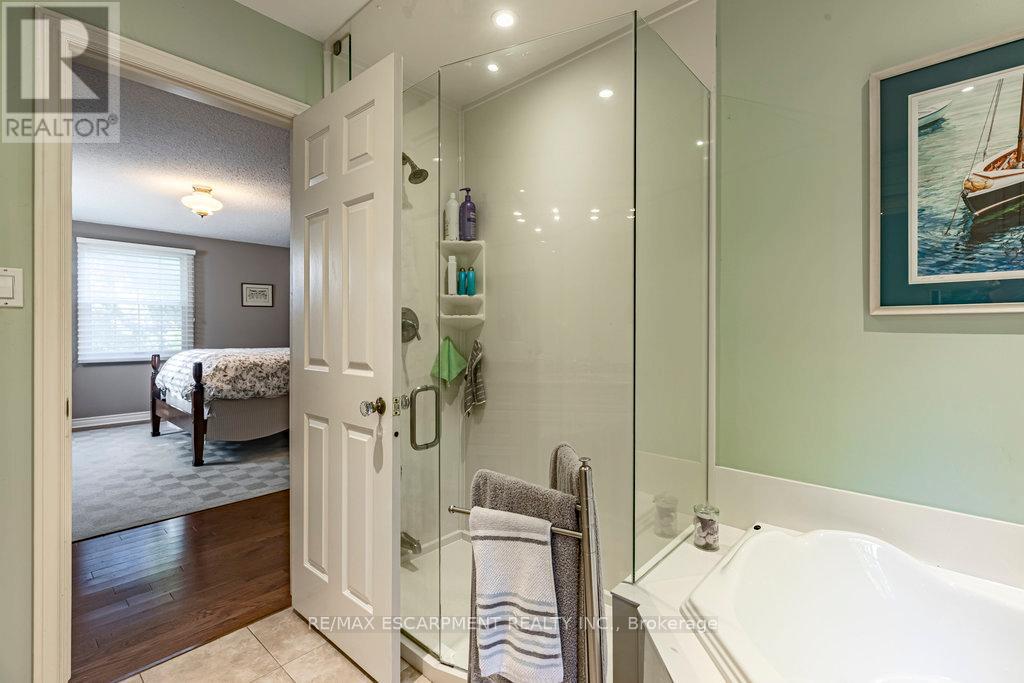 225 Shoreacres Road, Burlington, Ontario  L7L 2H3 - Photo 24 - W12443456