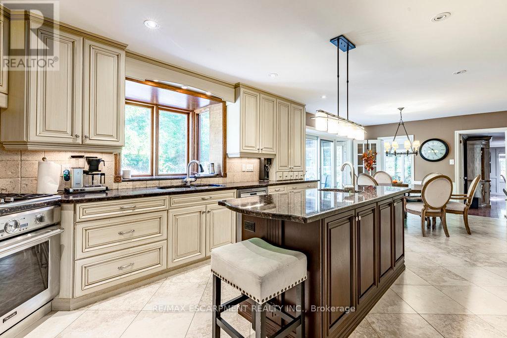 225 Shoreacres Road, Burlington, Ontario  L7L 2H3 - Photo 4 - W12443456