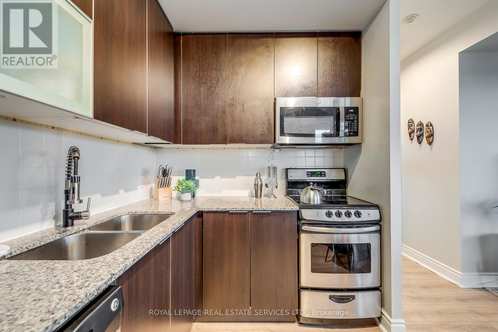 203 - 16 Brookers Lane, Toronto, Ontario  M8V 0A5 - Photo 10 - W12487374
