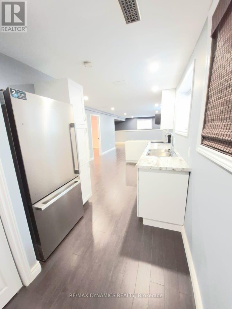 12 Vanier Drive, Welland, Ontario  L3B 1A2 - Photo 3 - X12530924