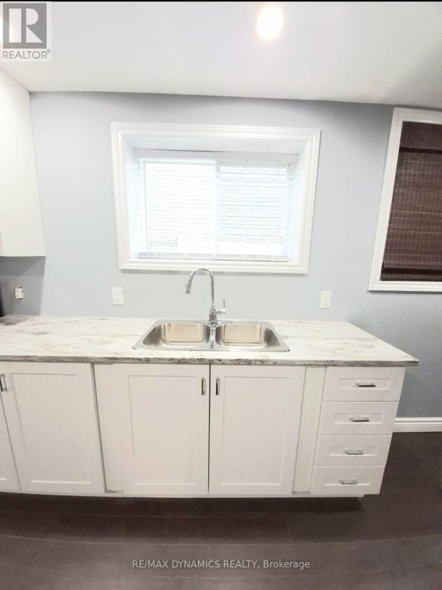 12 Vanier Drive, Welland, Ontario  L3B 1A2 - Photo 4 - X12530924