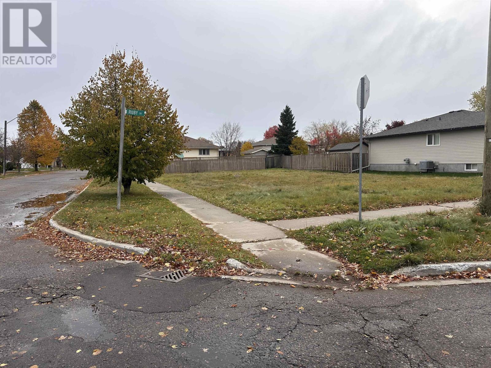 301 Ruby CRES, Thunder Bay, Ontario