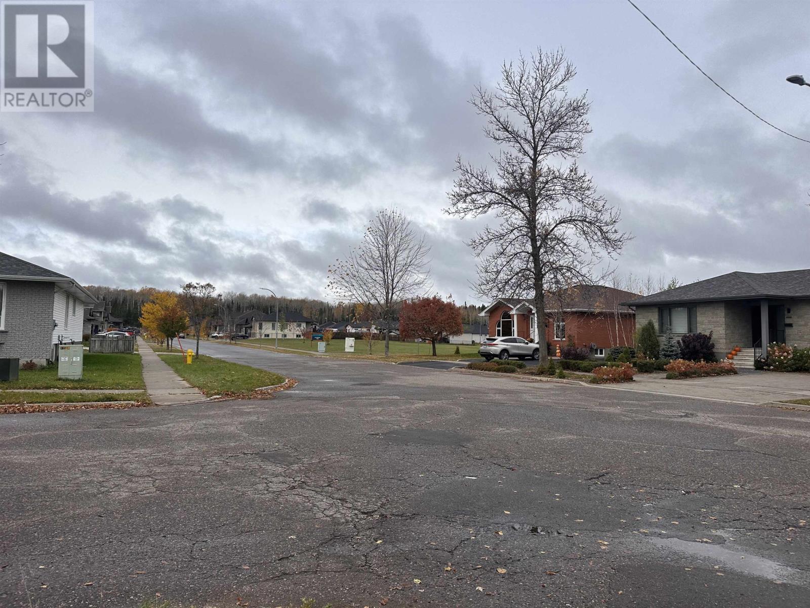 301 Ruby Cres, Thunder Bay, Ontario  P7G 1B1 - Photo 4 - TB253285