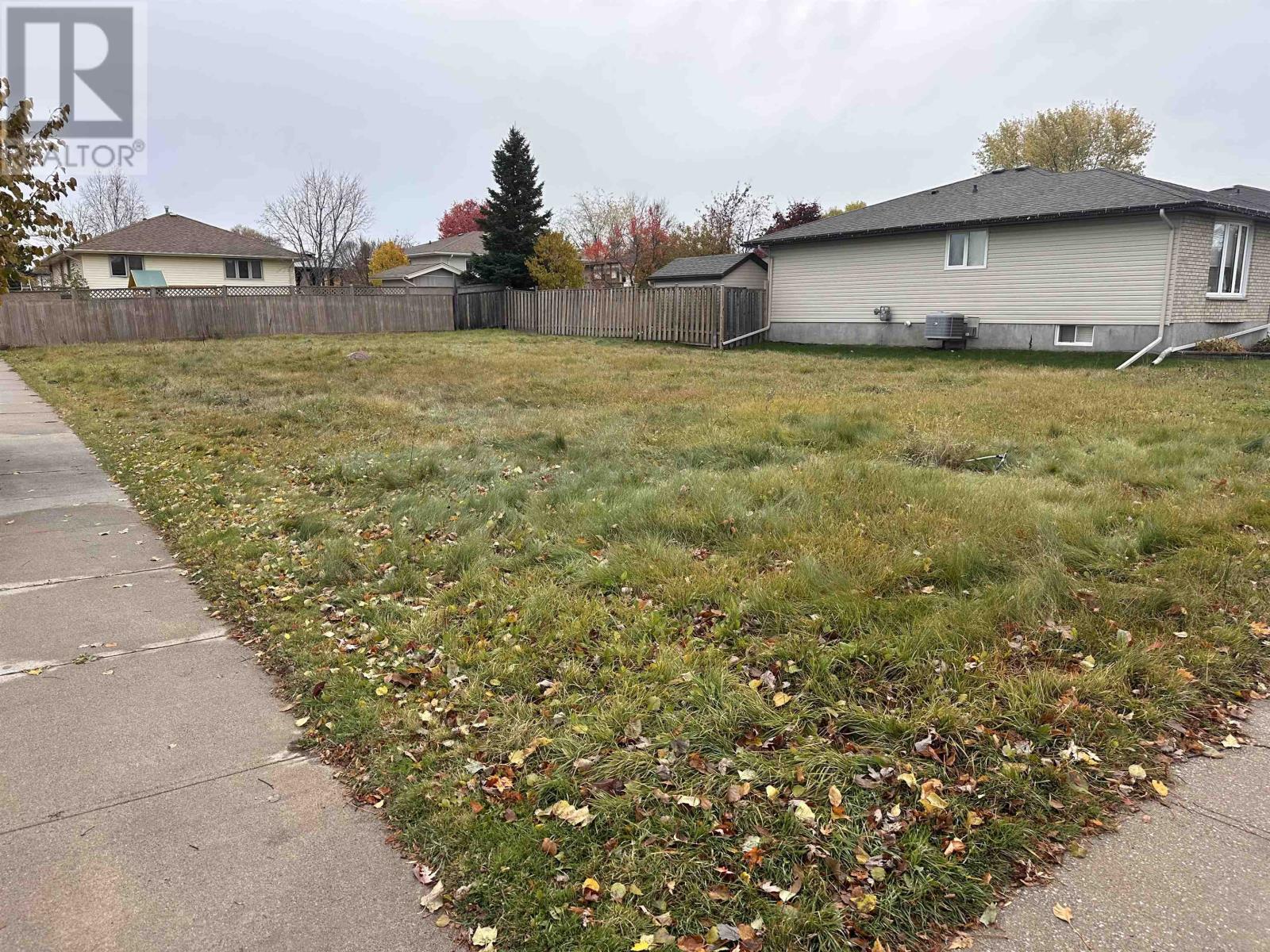 301 Ruby Cres, Thunder Bay, Ontario  P7G 1B1 - Photo 3 - TB253285