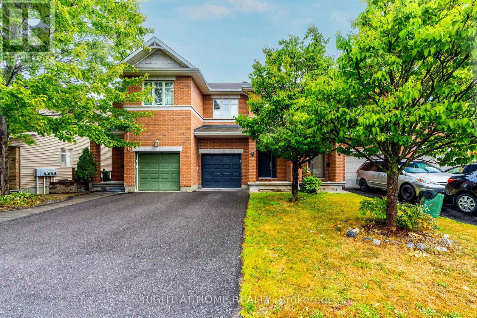 241 BADGELEY AVENUE, Ottawa, Ontario