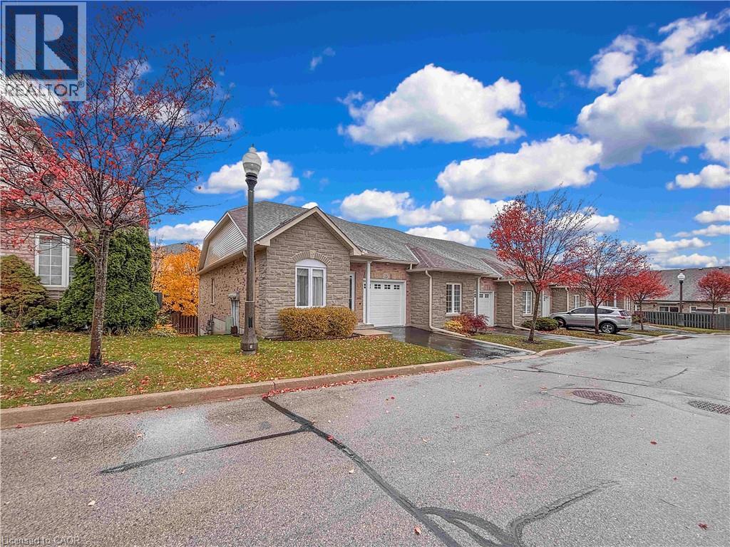 566 Southridge Drive Unit# 15, Hamilton, Ontario L9C 7W5 - Photo 4 - 40787195