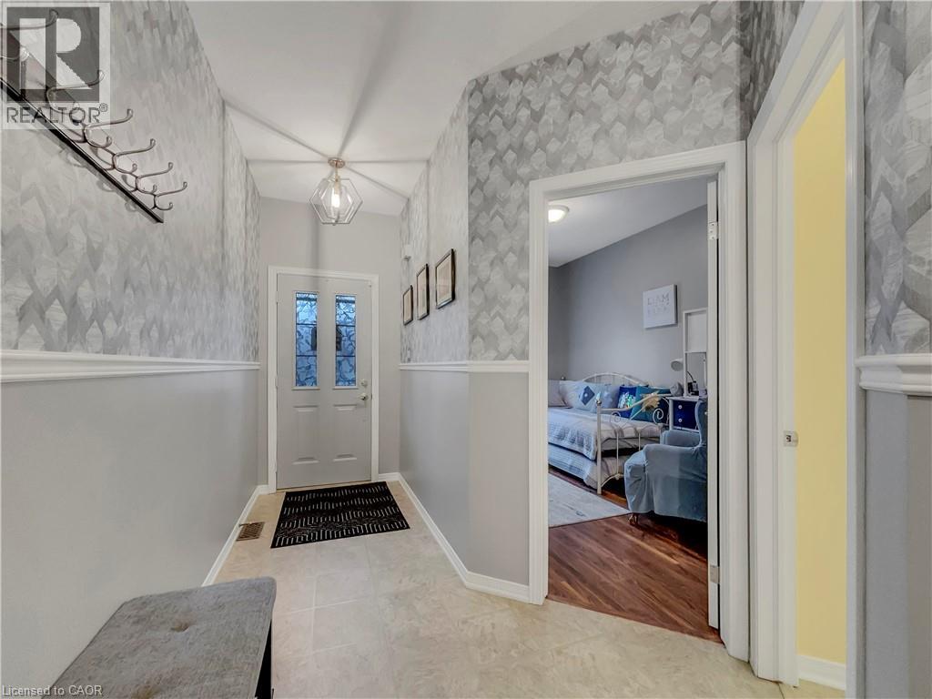 566 Southridge Drive Unit# 15, Hamilton, Ontario L9C 7W5 - Photo 6 - 40787195