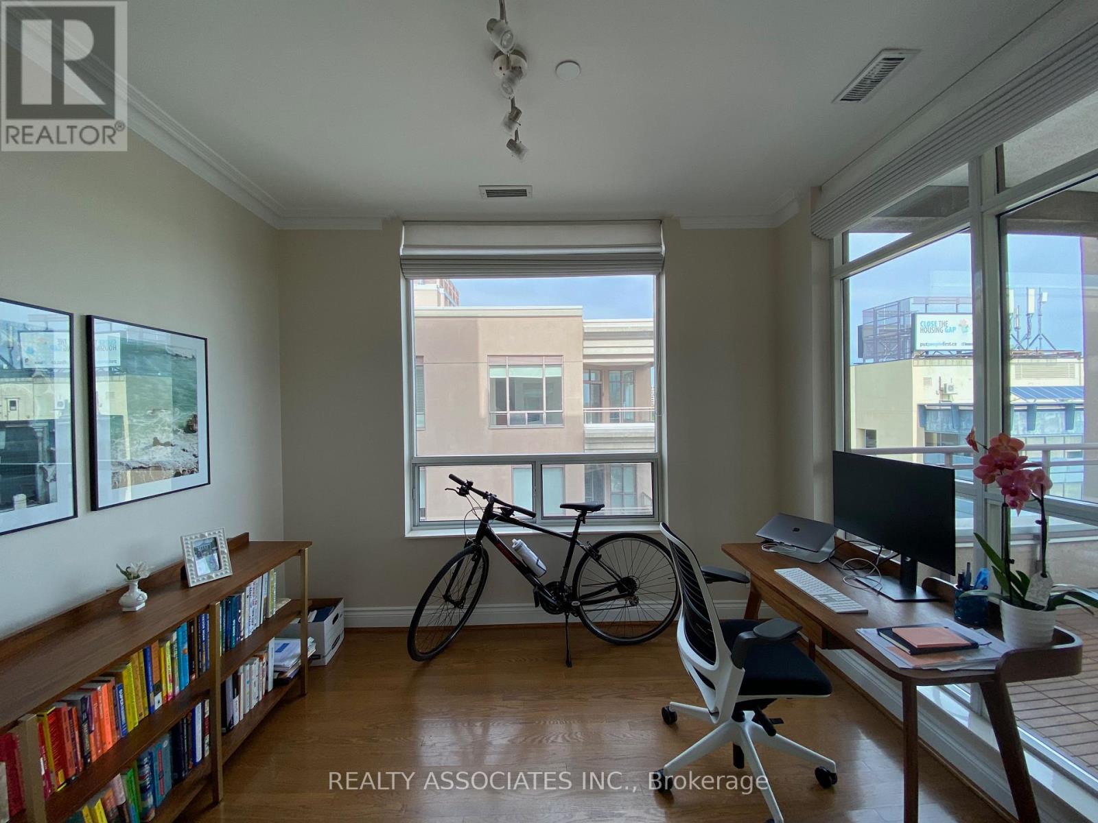 801 - 980 Yonge Street, Toronto, Ontario  M4W 3V8 - Photo 4 - C12534270