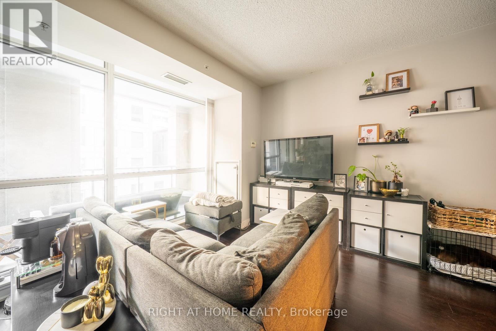 418 - 199 Richmond Street W, Toronto, Ontario  M5V 0H4 - Photo 2 - C12534322