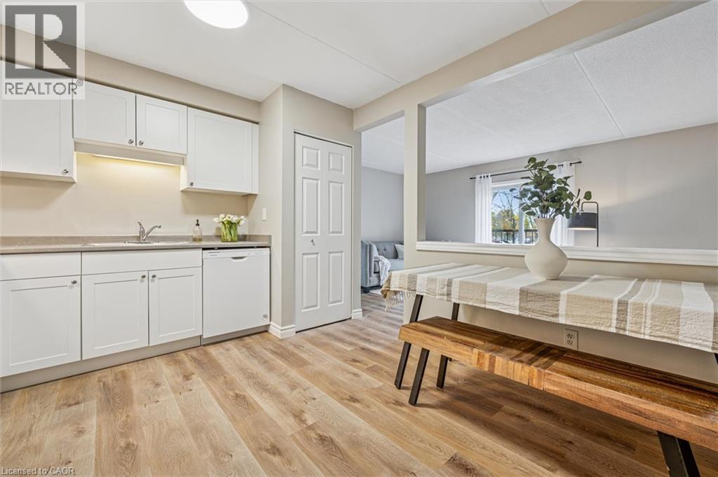 321 Northlake Drive Unit# 6, Waterloo, Ontario  N2V 1Z1 - Photo 8 - 40787552