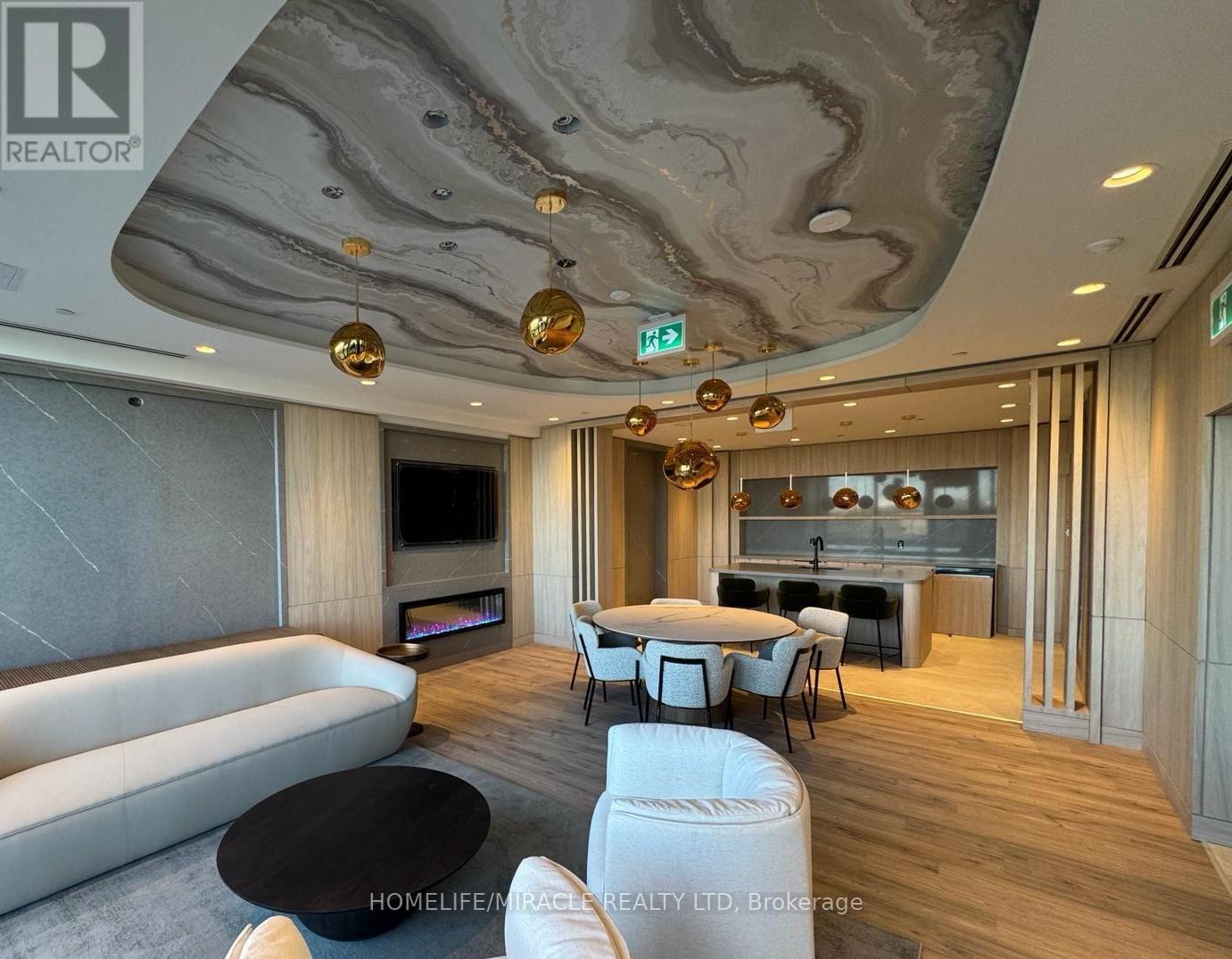 920 - 15 Skyridge Drive, Brampton, Ontario  L6P 4S3 - Photo 4 - W12533658