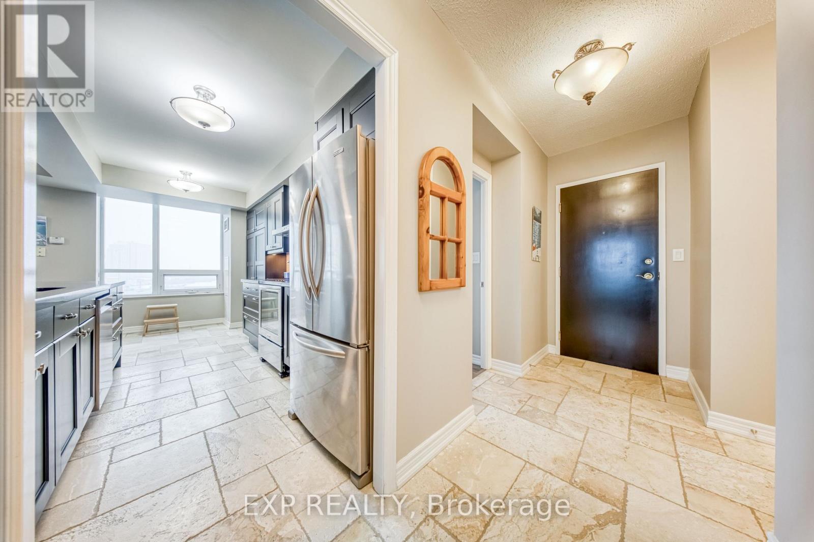 806 - 100 Promenade Circle, Vaughan, Ontario  L4J 7W7 - Photo 5 - N12534252