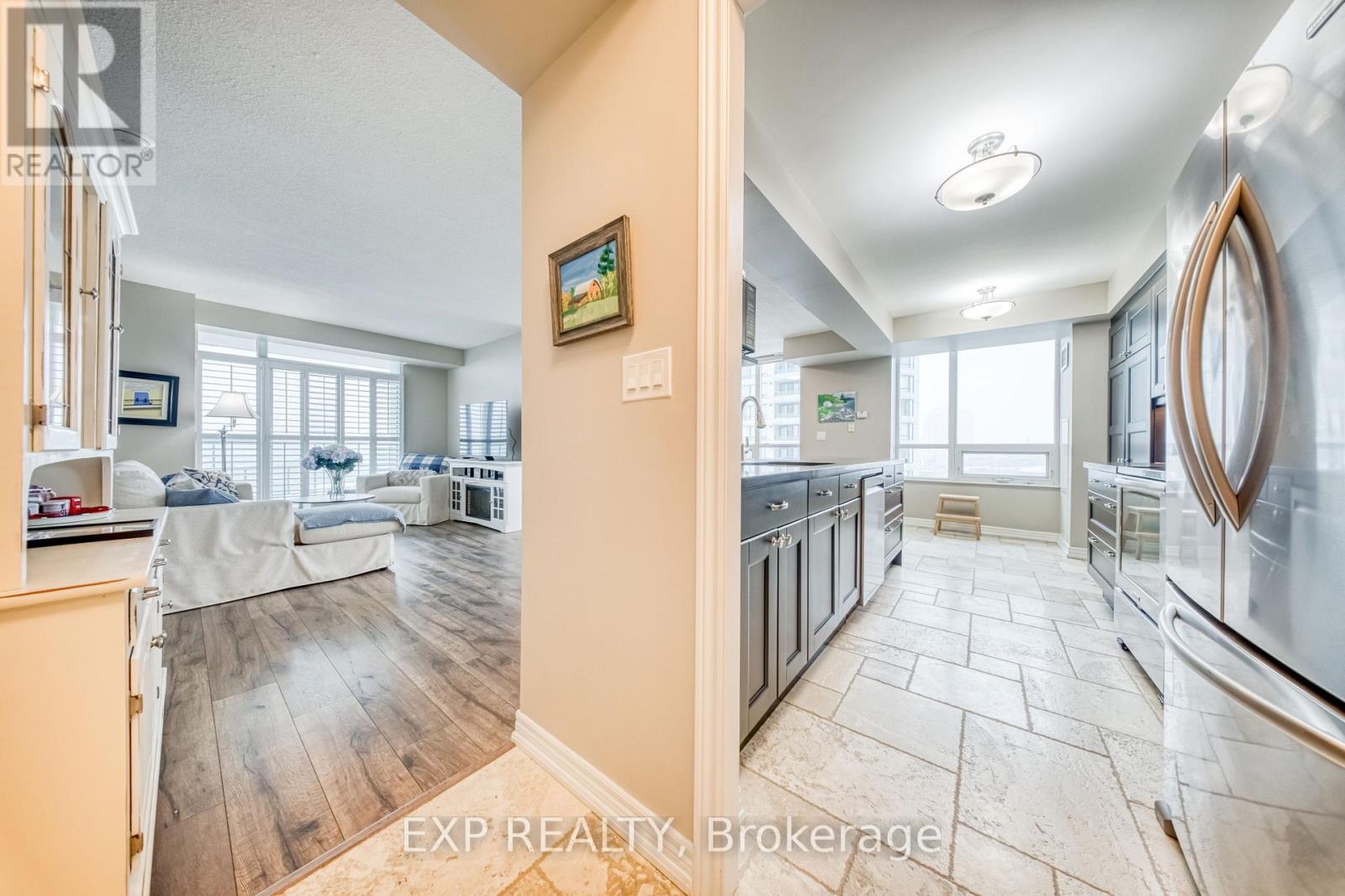 806 - 100 Promenade Circle, Vaughan, Ontario  L4J 7W7 - Photo 6 - N12534252