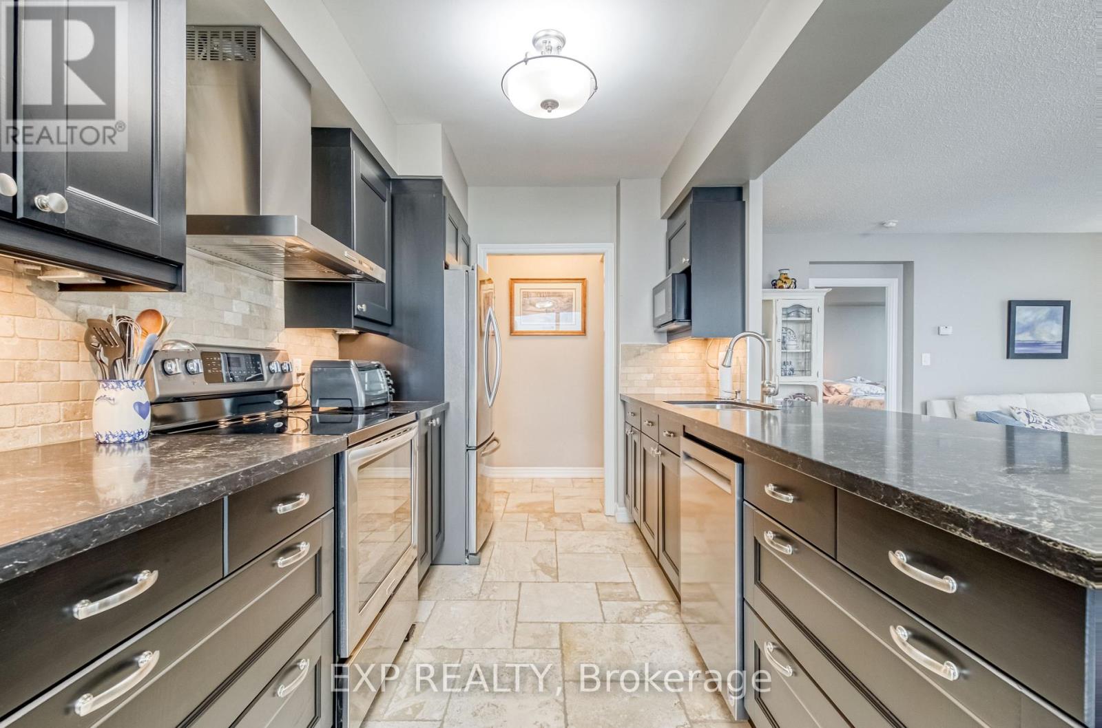 806 - 100 Promenade Circle, Vaughan, Ontario  L4J 7W7 - Photo 9 - N12534252