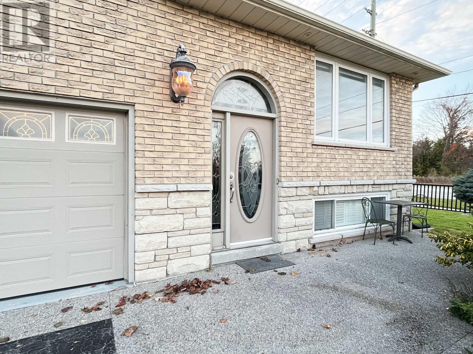 4 Wood Crescent, Bradford West Gwillimbury (Bradford), Ontario  L3Z 2G2 - Photo 2 - N12534262