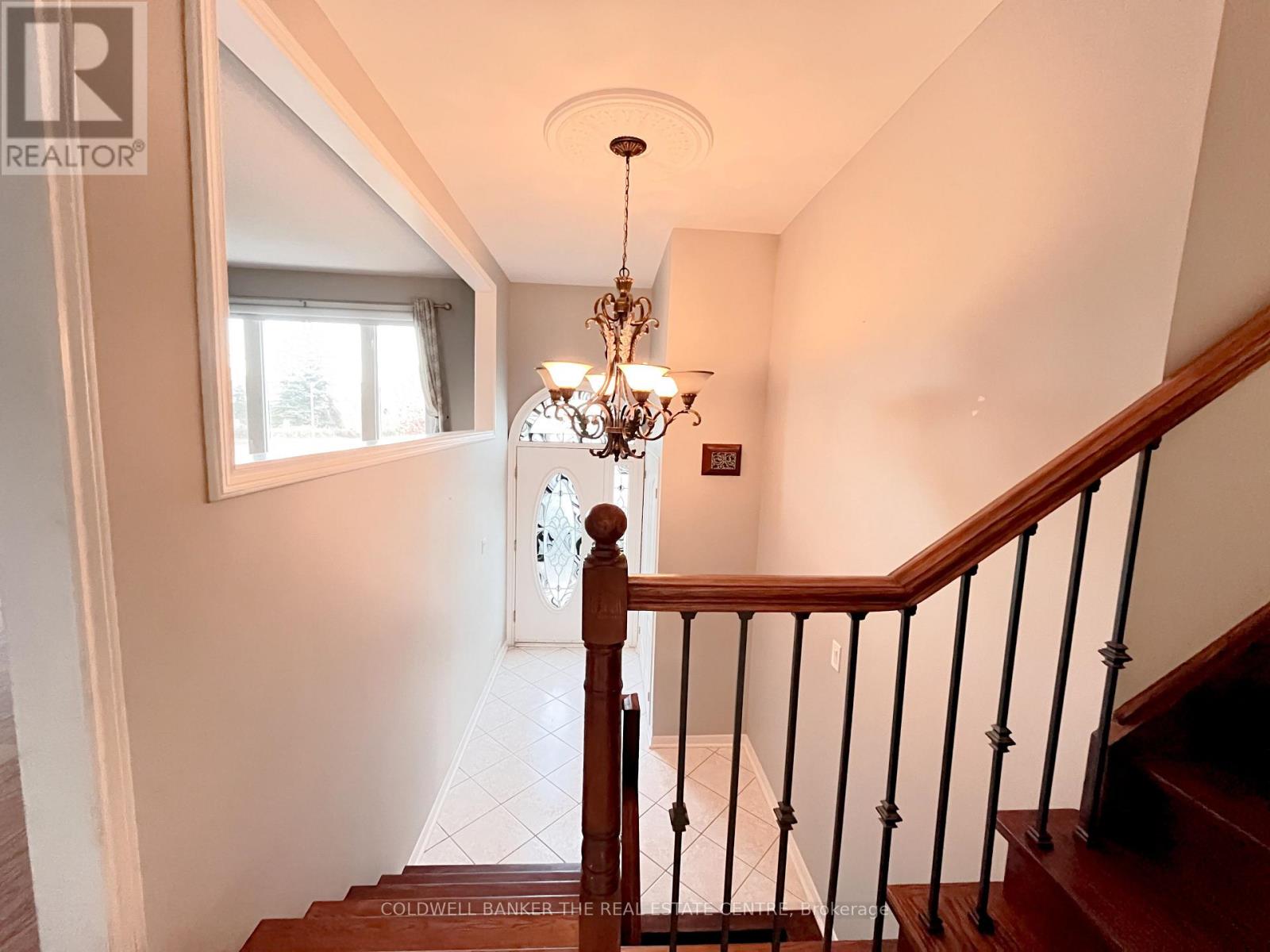 4 Wood Crescent, Bradford West Gwillimbury (Bradford), Ontario  L3Z 2G2 - Photo 5 - N12534262