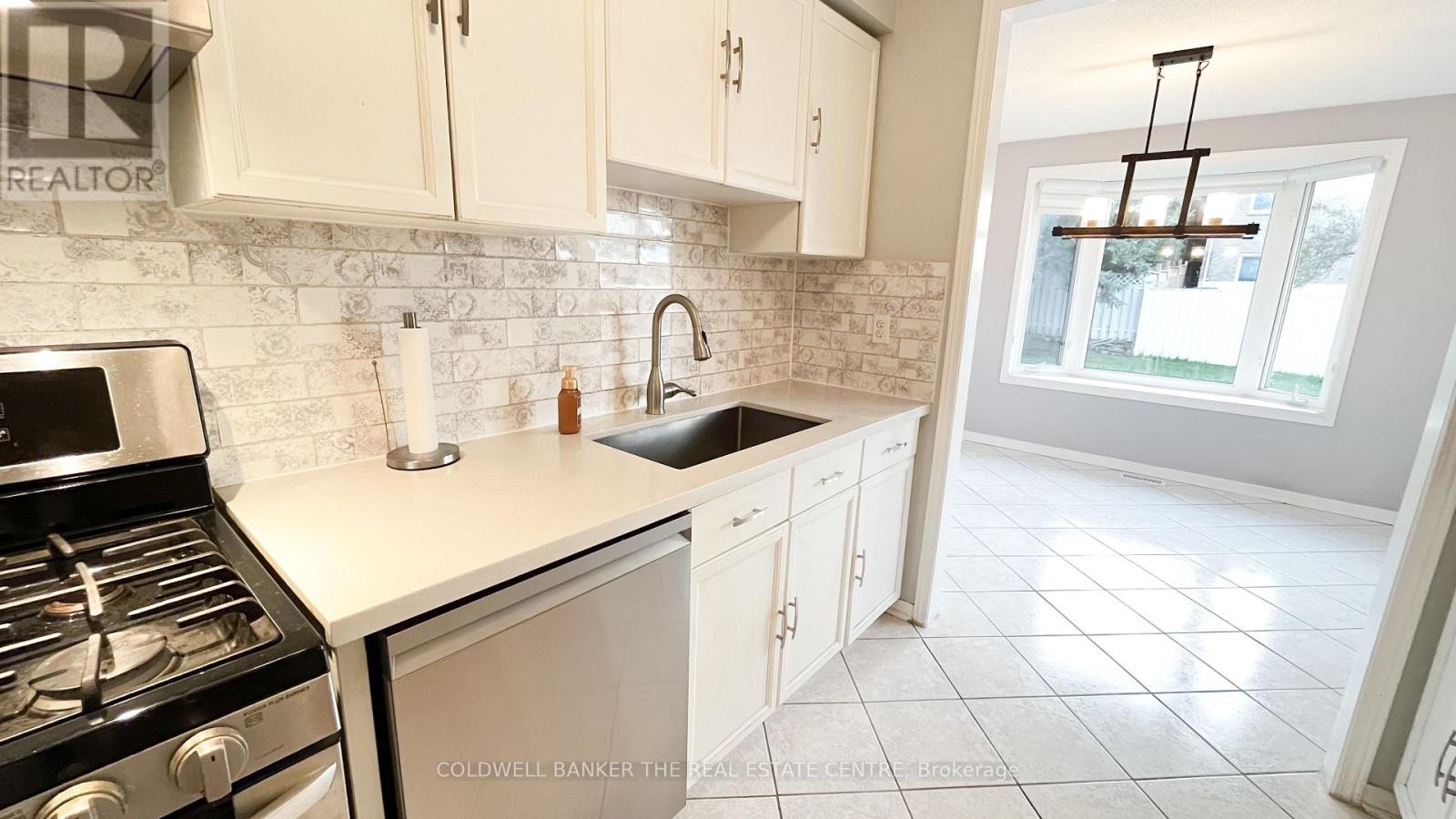 4 Wood Crescent, Bradford West Gwillimbury (Bradford), Ontario  L3Z 2G2 - Photo 9 - N12534262