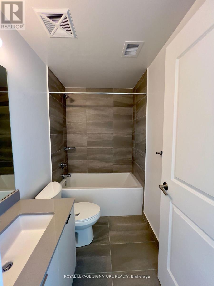 1407 - 202 Burnhamthorpe Road E, Mississauga, Ontario  L5A 0B2 - Photo 13 - W12534256