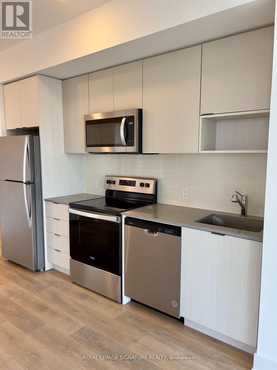 1407 - 202 Burnhamthorpe Road E, Mississauga, Ontario  L5A 0B2 - Photo 3 - W12534256