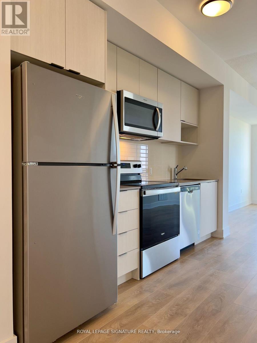 1407 - 202 Burnhamthorpe Road E, Mississauga, Ontario  L5A 0B2 - Photo 4 - W12534256