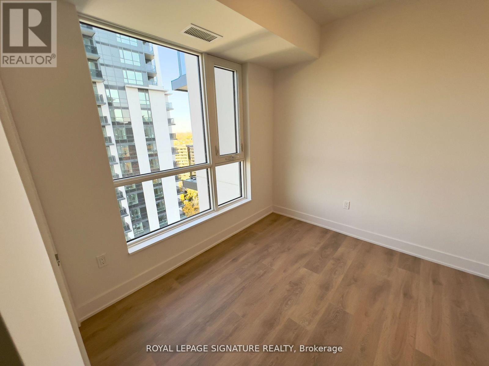 1407 - 202 Burnhamthorpe Road E, Mississauga, Ontario  L5A 0B2 - Photo 8 - W12534256