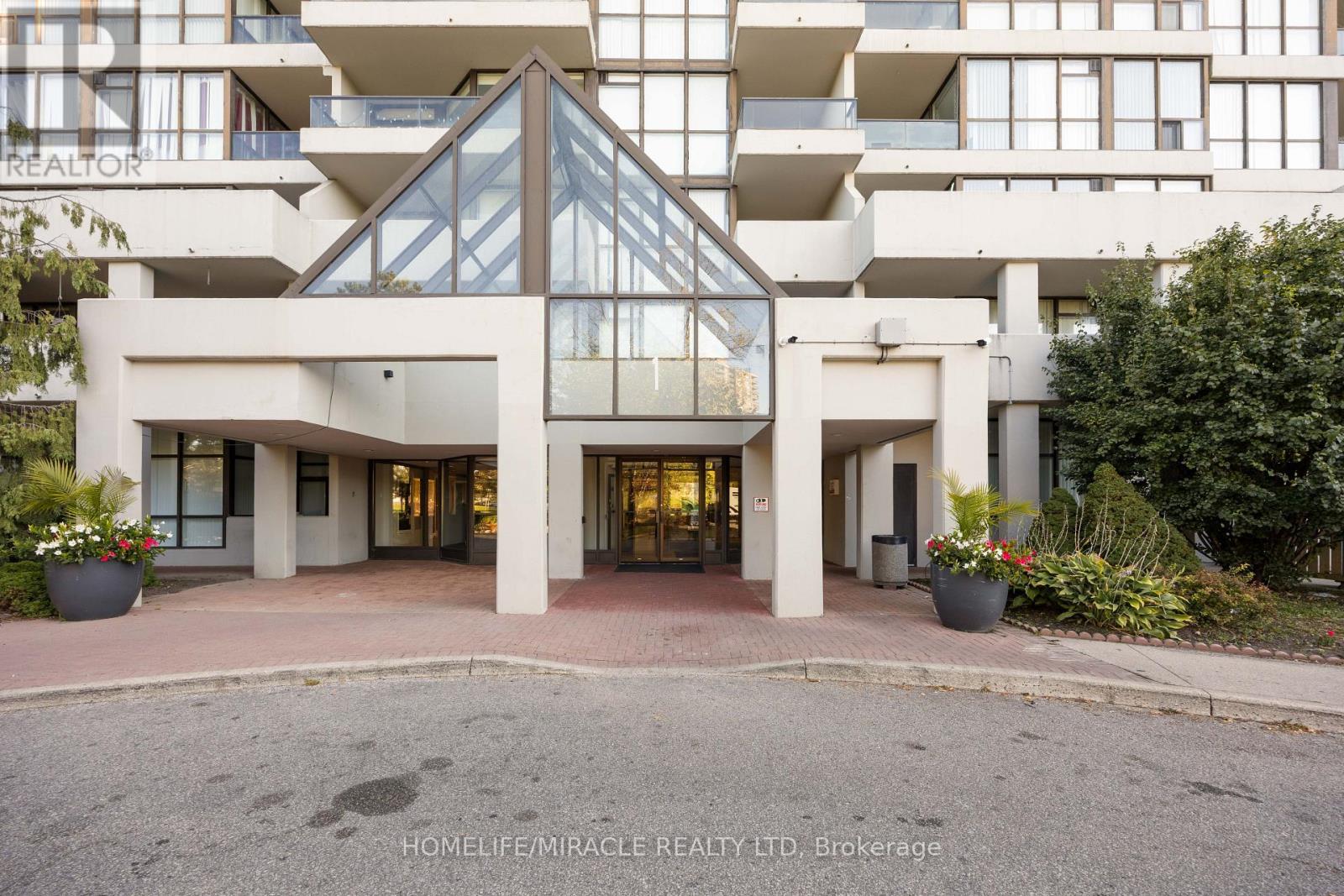 307 - 1 Rowntree Road, Toronto, Ontario  M9V 5G7 - Photo 2 - W12534274