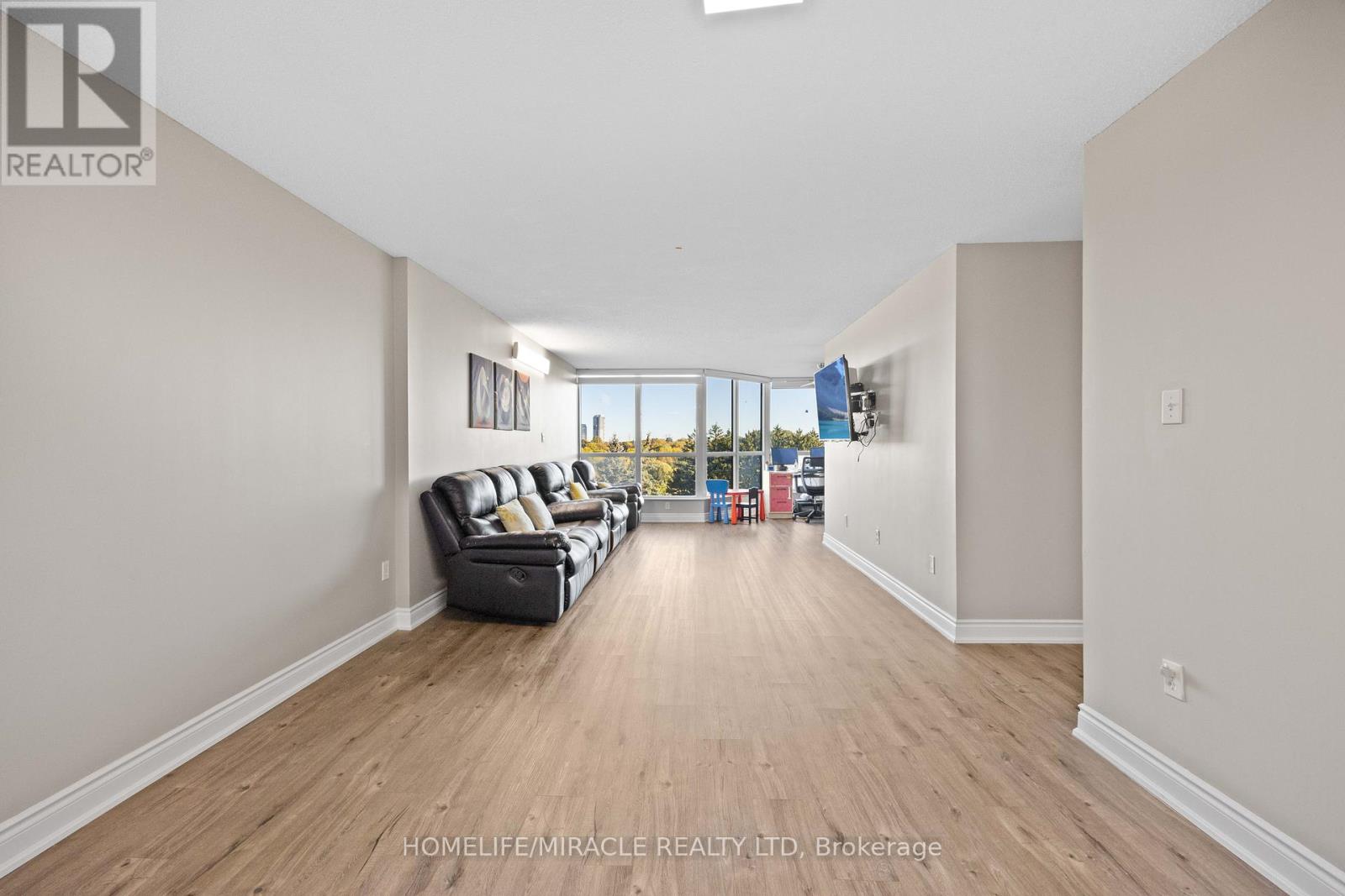 307 - 1 Rowntree Road, Toronto, Ontario  M9V 5G7 - Photo 4 - W12534274