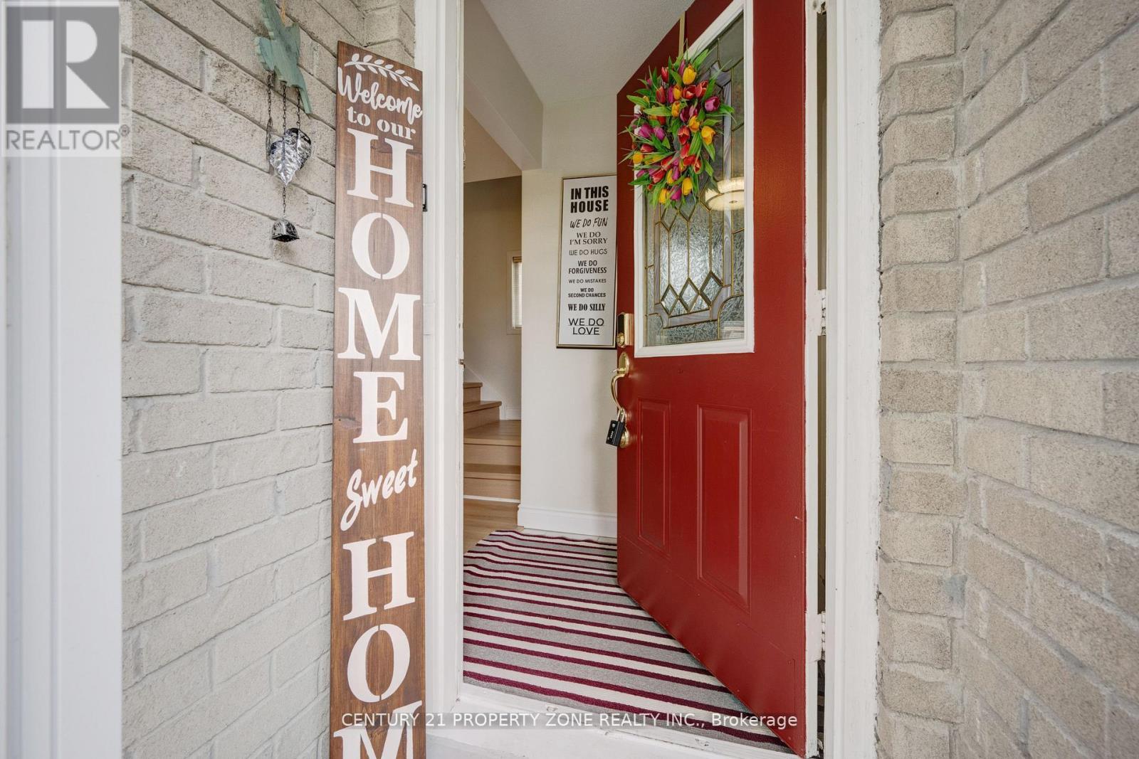 2 Cortez Court, Brampton, Ontario  L6X 3Z4 - Photo 3 - W12534306