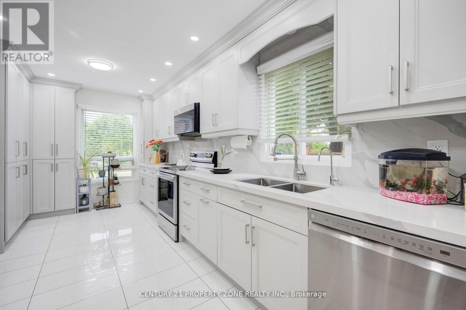 2 Cortez Court, Brampton, Ontario  L6X 3Z4 - Photo 9 - W12534306