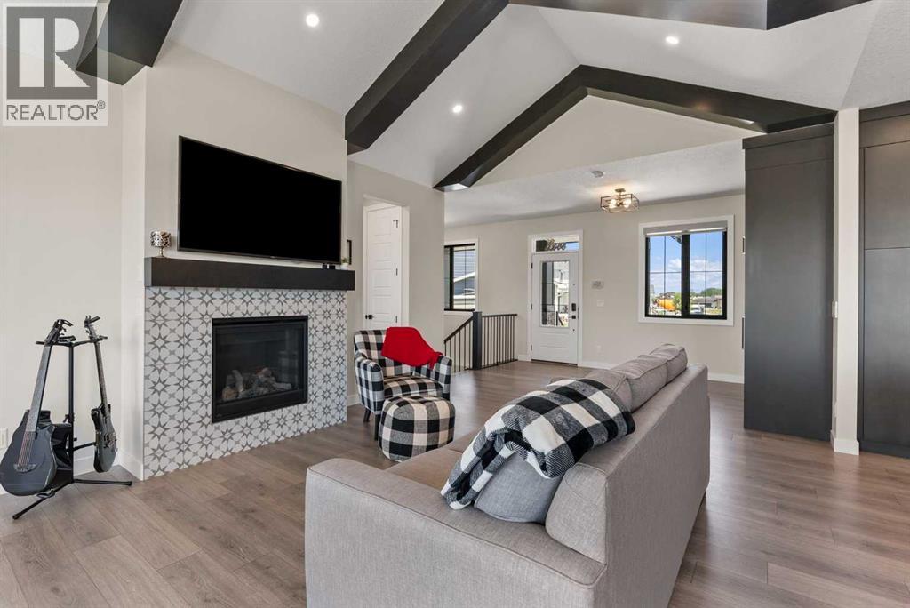 32 Monterra Landing, Rural Rocky View County, Alberta  T4C 0G8 - Photo 9 - A2266796