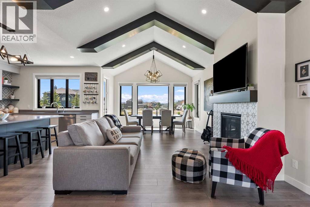 32 Monterra Landing, Rural Rocky View County, Alberta  T4C 0G8 - Photo 7 - A2266796