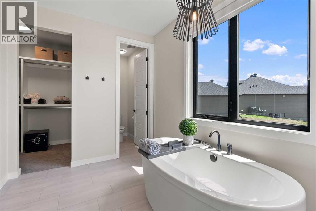 32 Monterra Landing, Rural Rocky View County, Alberta  T4C 0G8 - Photo 22 - A2266796