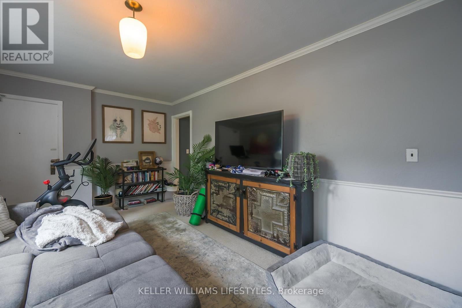 179 Devonshire Avenue, London South, Ontario N6C 2H9 - Photo 4 - X12534384