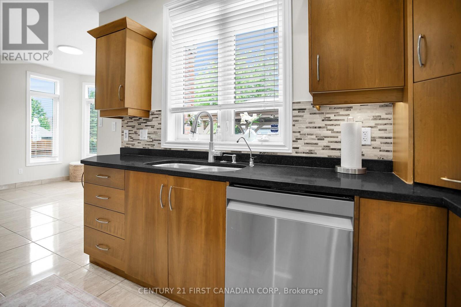 205 East Rivertrace Walk, London North, Ontario  N6G 5L1 - Photo 25 - X12534564