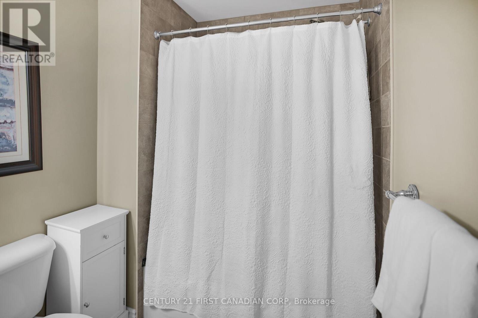 205 East Rivertrace Walk, London North, Ontario  N6G 5L1 - Photo 44 - X12534564