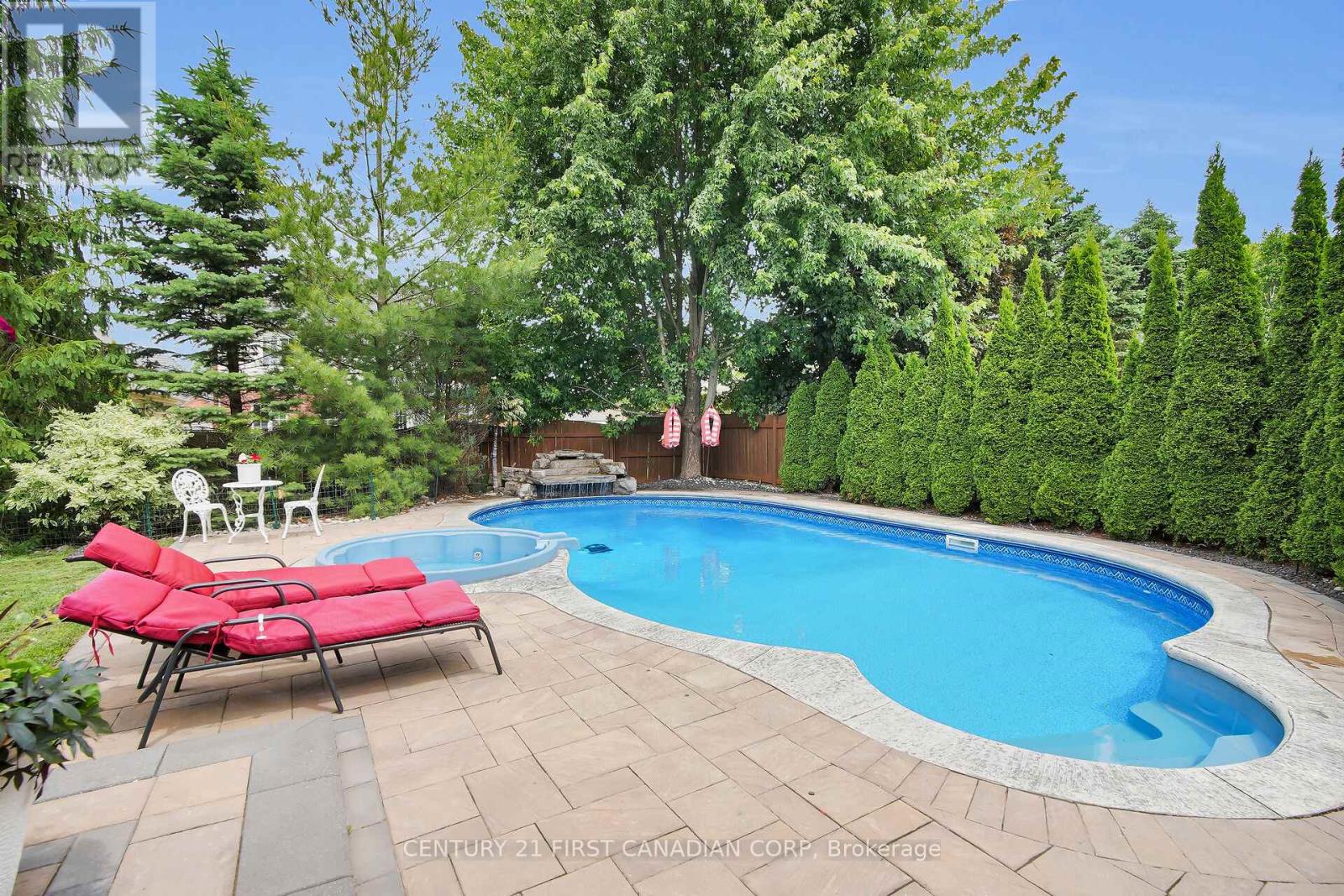 205 East Rivertrace Walk, London North, Ontario  N6G 5L1 - Photo 7 - X12534564