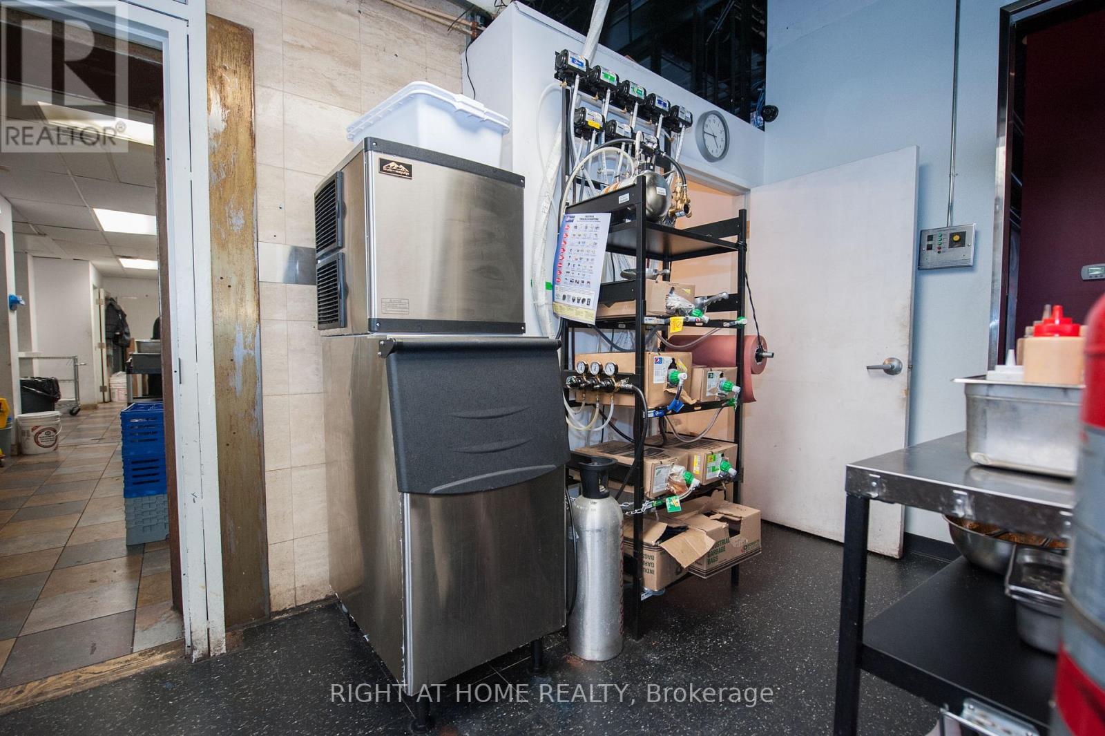 102 - 305 King Street W, Kitchener, Ontario  N2G 1B9 - Photo 15 - X12534250