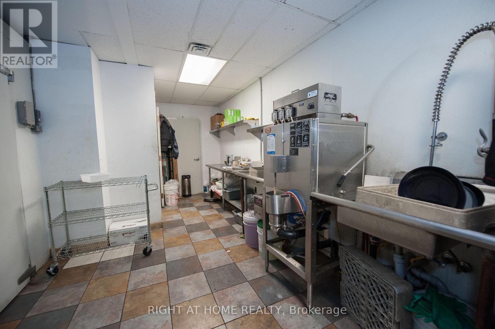 102 - 305 King Street W, Kitchener, Ontario  N2G 1B9 - Photo 16 - X12534250