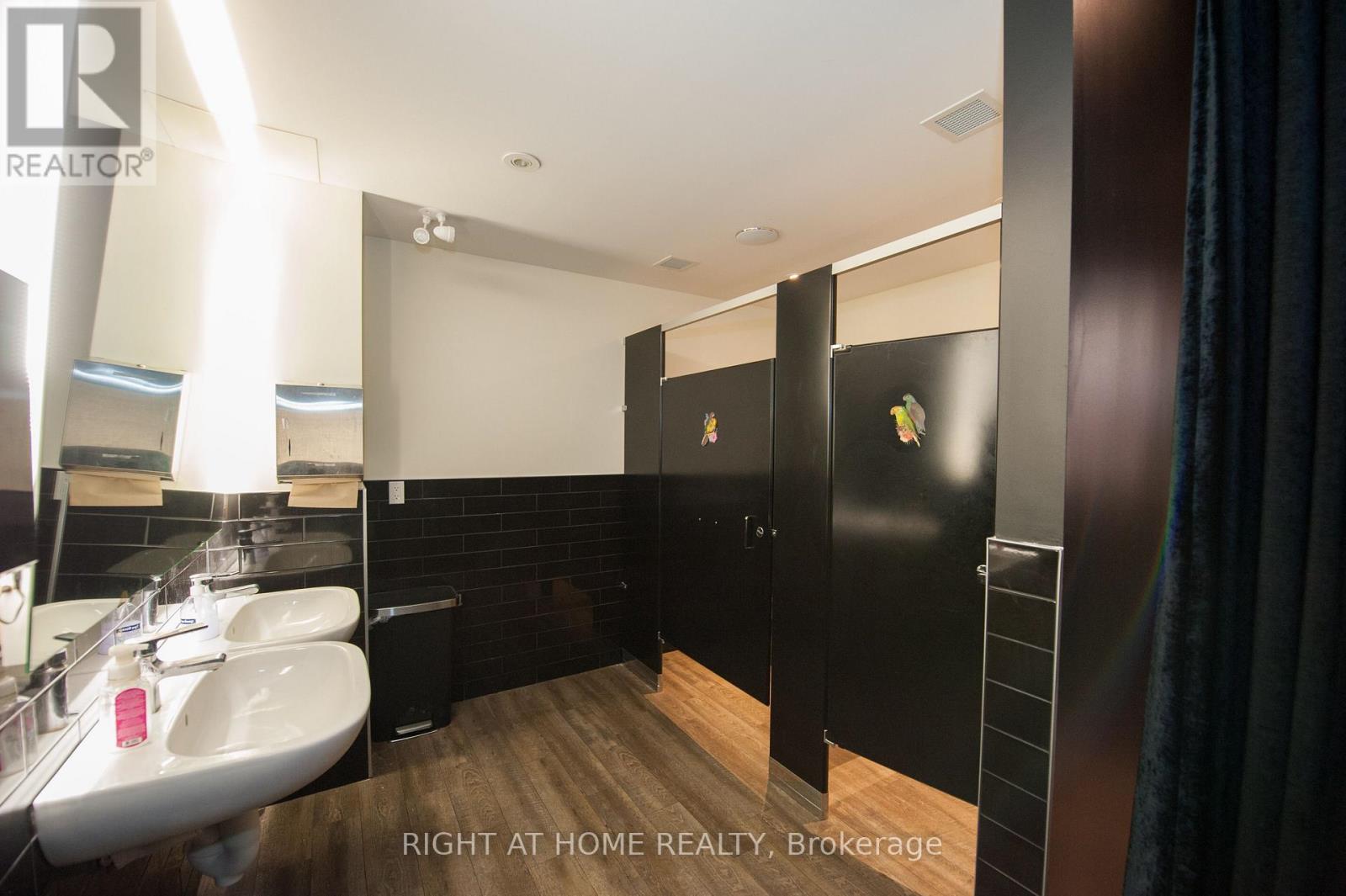 102 - 305 King Street W, Kitchener, Ontario  N2G 1B9 - Photo 21 - X12534250