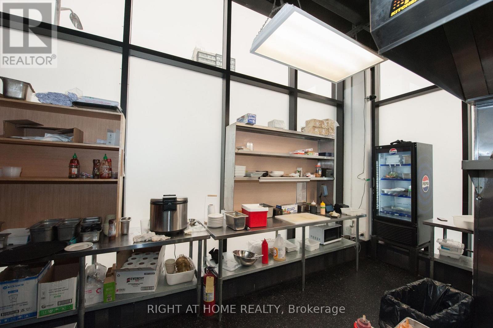 102 - 305 King Street W, Kitchener, Ontario  N2G 1B9 - Photo 24 - X12534250