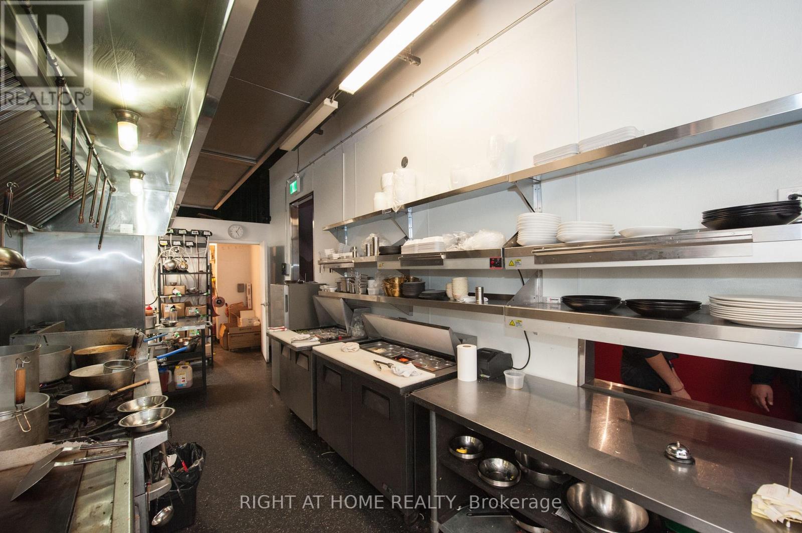 102 - 305 King Street W, Kitchener, Ontario  N2G 1B9 - Photo 25 - X12534250