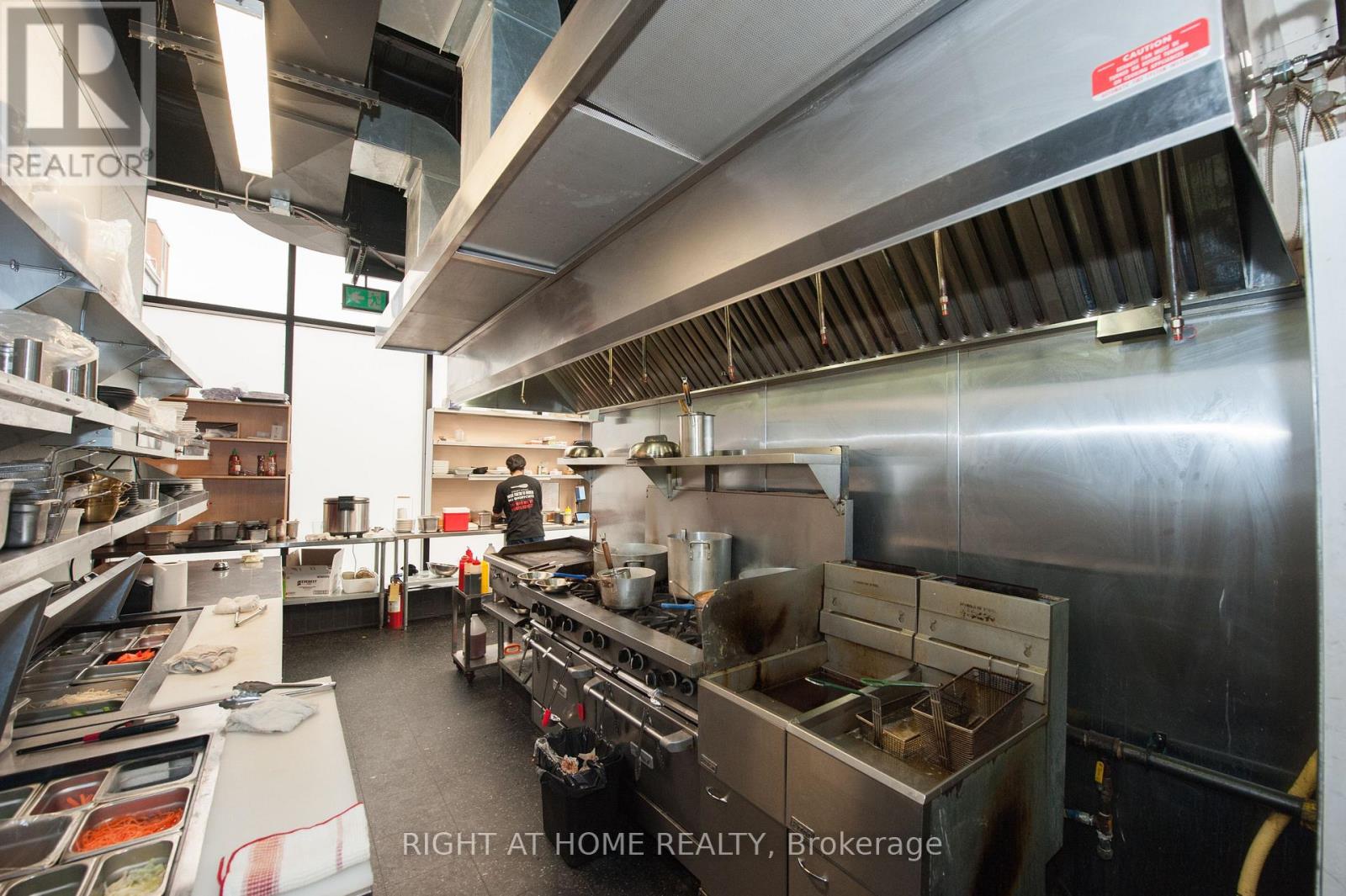 102 - 305 King Street W, Kitchener, Ontario  N2G 1B9 - Photo 28 - X12534250