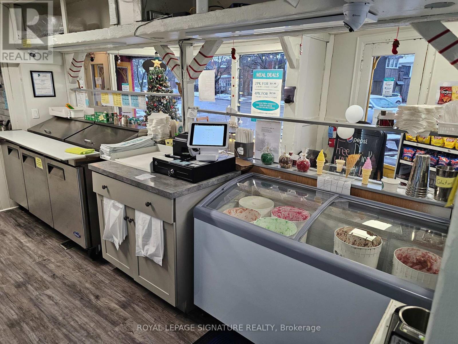 155a Lake Street, St. Catharines, Ontario  L2R 2B9 - Photo 12 - X12534292