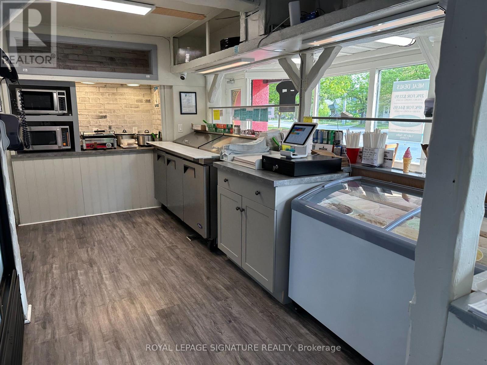 155a Lake Street, St. Catharines, Ontario  L2R 2B9 - Photo 4 - X12534292