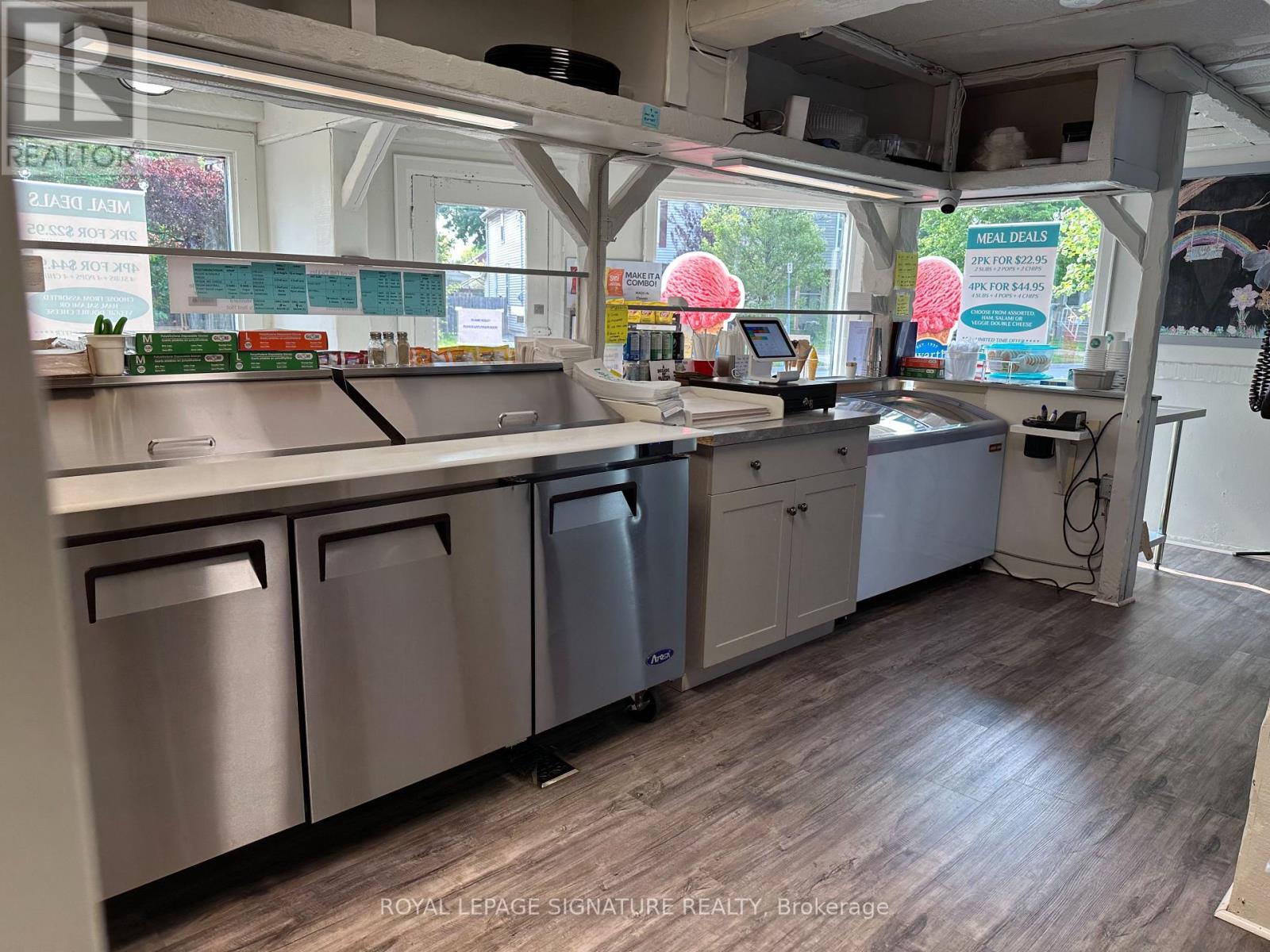 155a Lake Street, St. Catharines, Ontario  L2R 2B9 - Photo 6 - X12534292