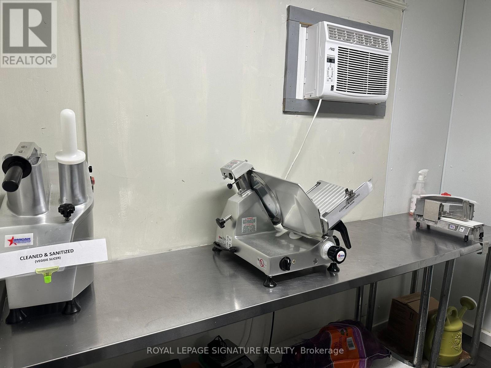 155a Lake Street, St. Catharines, Ontario  L2R 2B9 - Photo 8 - X12534292