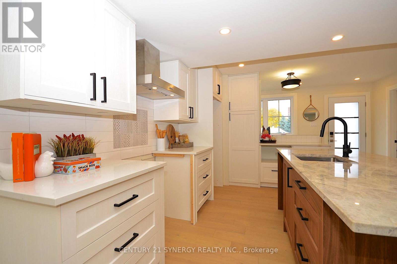 32 - 660 Hochelaga Street, Ottawa, Ontario  K1K 2E9 - Photo 10 - X12534514