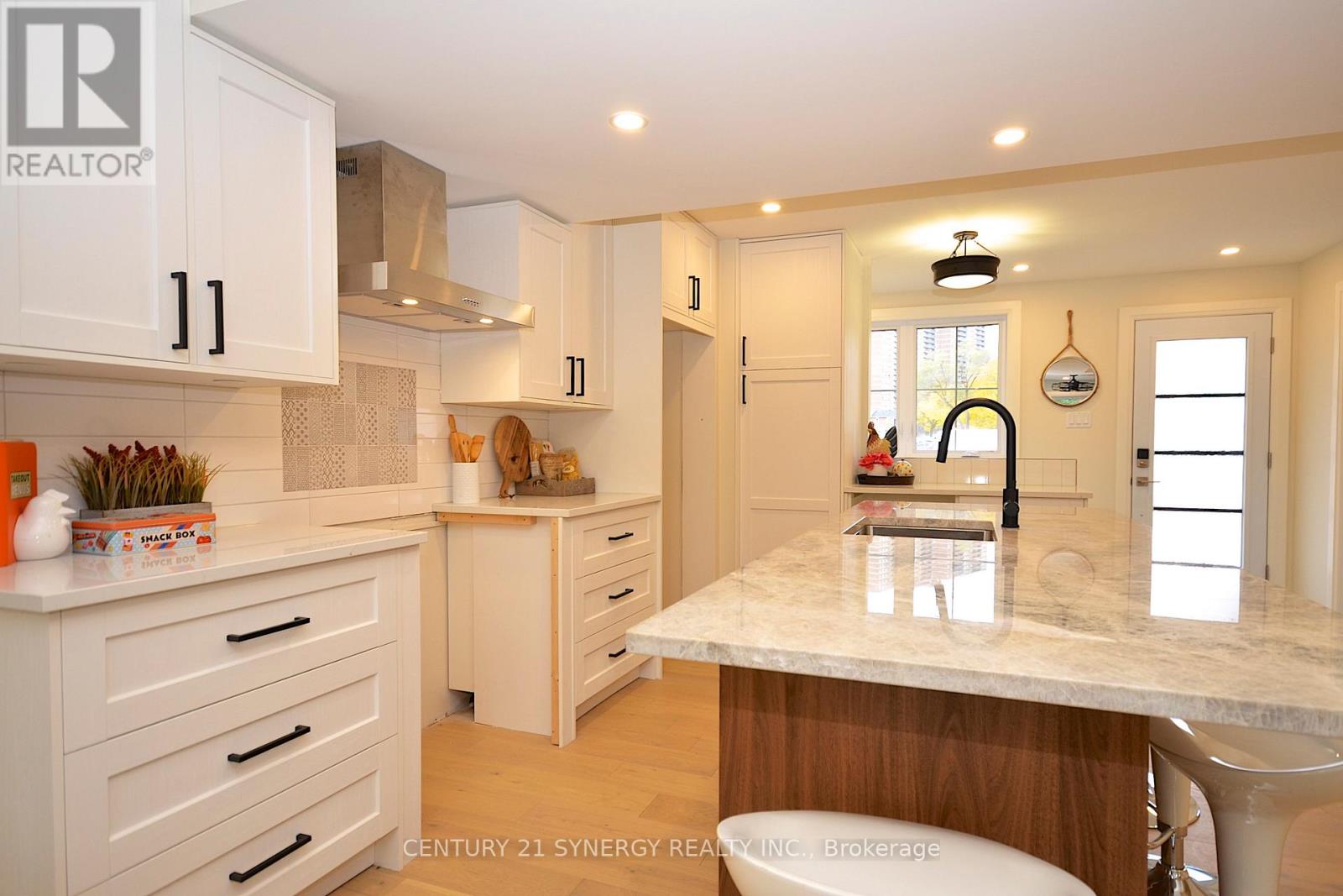 32 - 660 Hochelaga Street, Ottawa, Ontario  K1K 2E9 - Photo 13 - X12534514